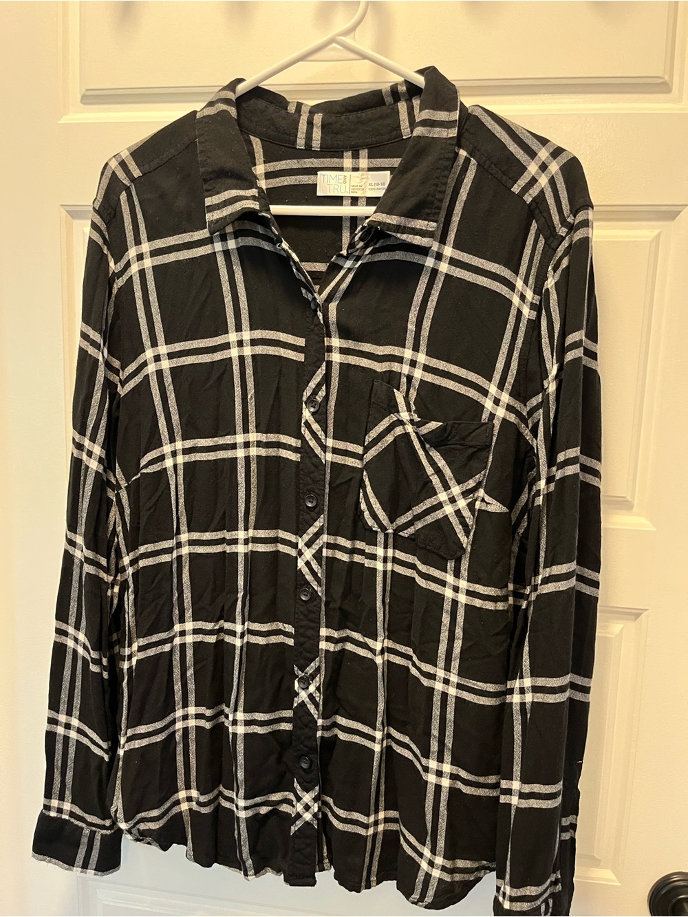 Time and Tru Black and White Plaid Button-Front Shirt. Rayon